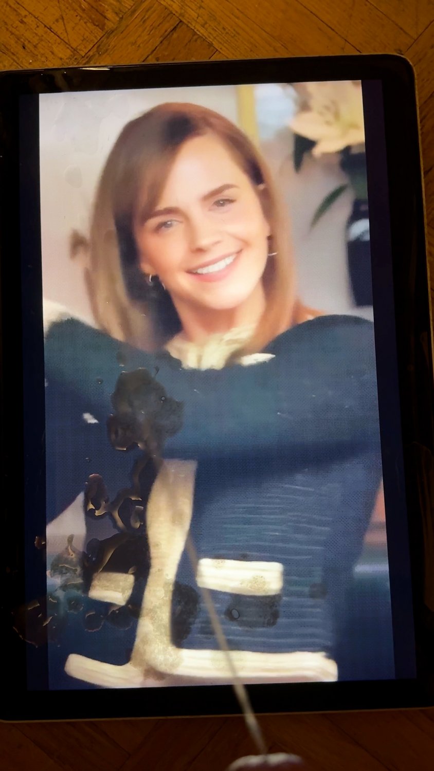 jRxMD0vA Emma Watson Cum Tribute 003 02.jpg